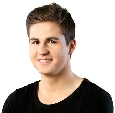 数据分析师正在查看走势图